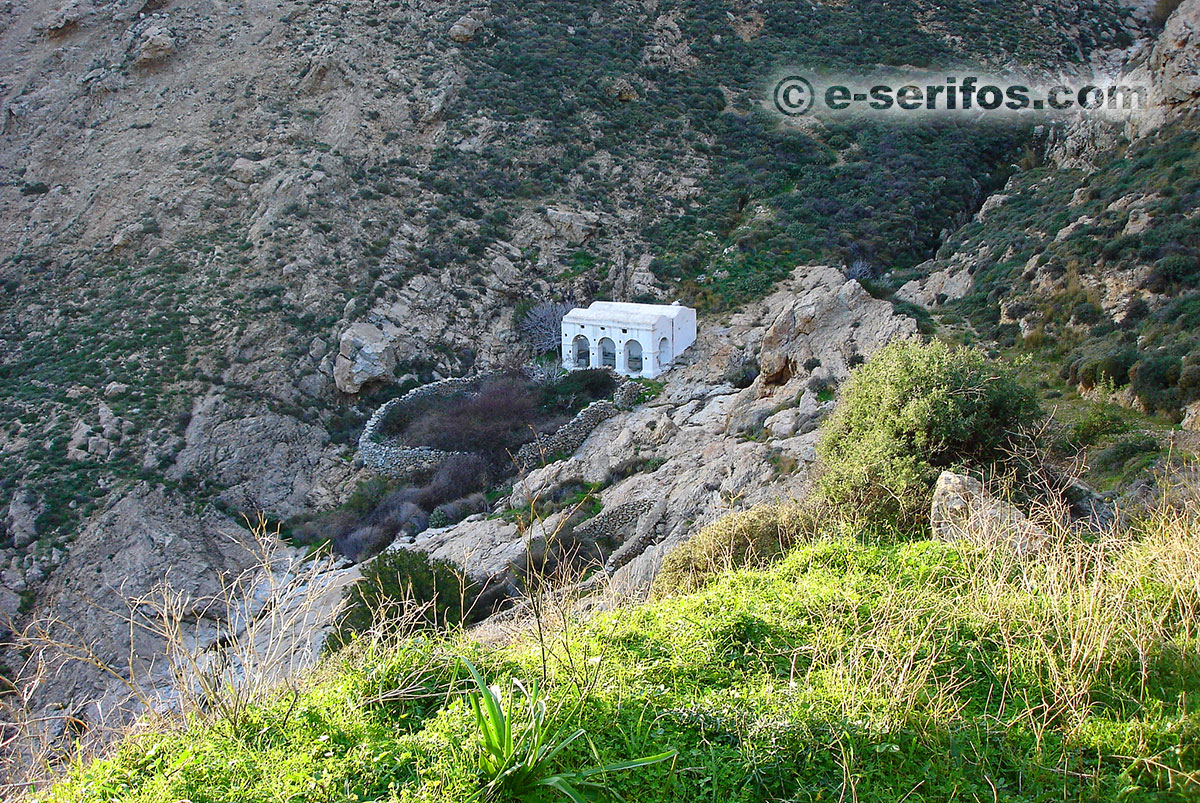 The old Aquaduct on the way to Chora